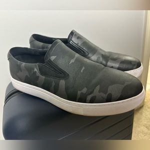 Robert Graham camo slip ons